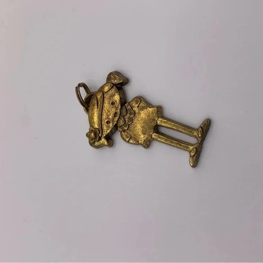 Gold  tone little girl pendant - Picture 4 of 5